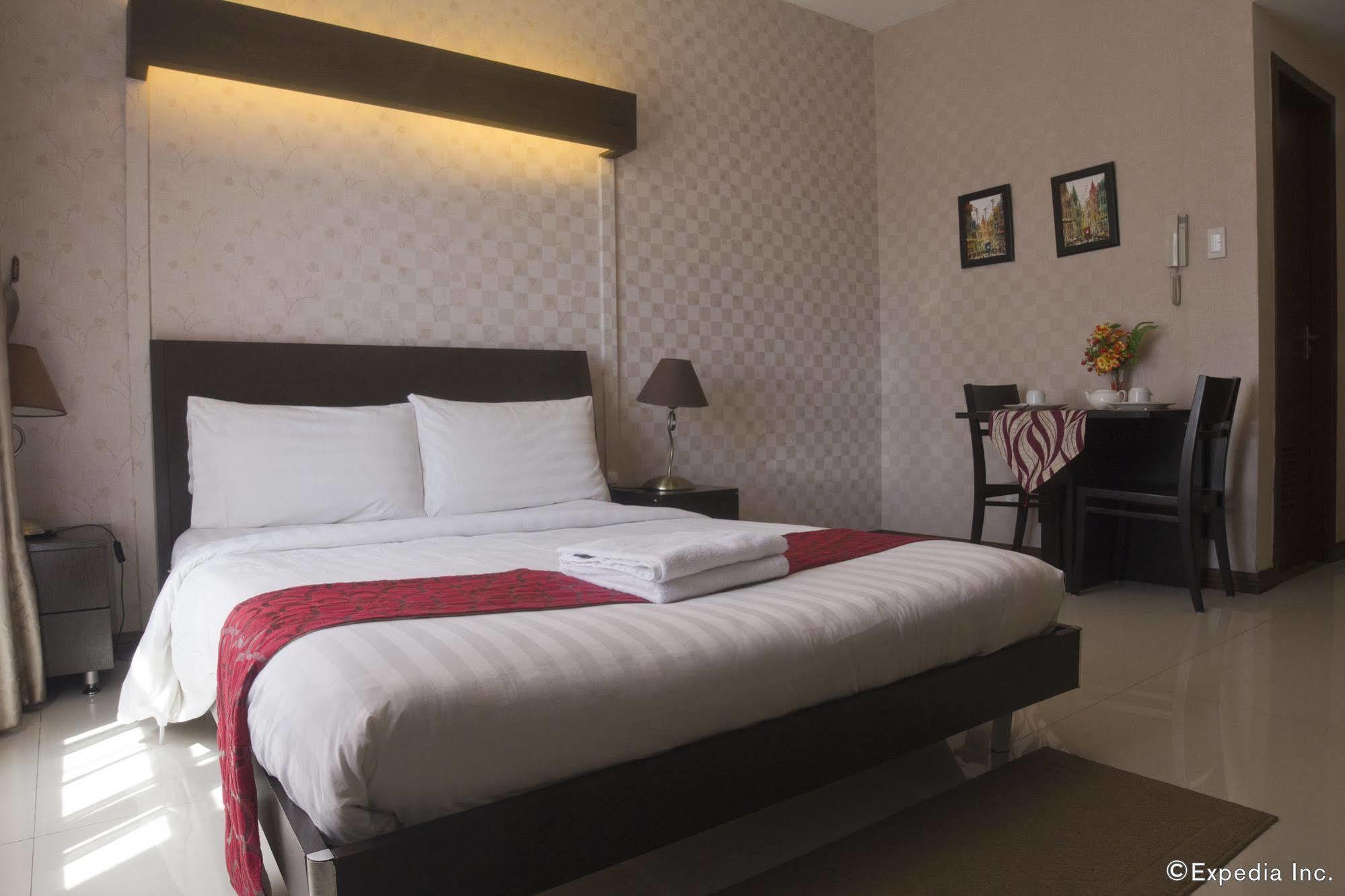 Sunshine City Suites Pasig City Esterno foto