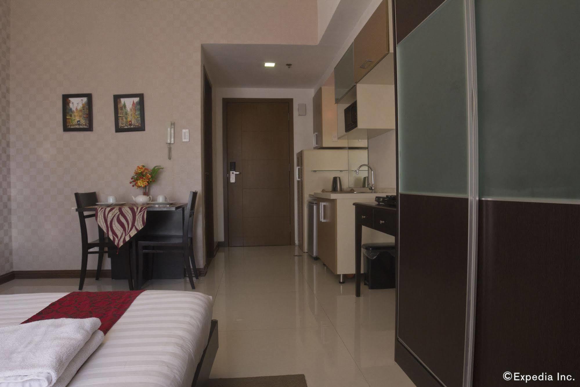 Sunshine City Suites Pasig City Esterno foto