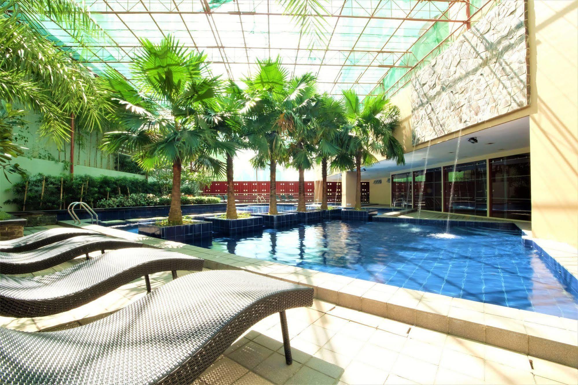 Sunshine City Suites Pasig City Esterno foto